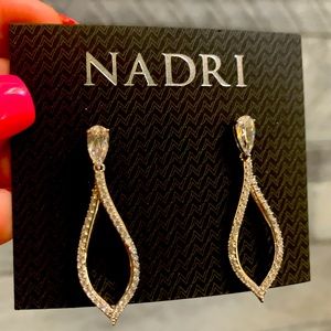 🎄🎄FIRM NWT Nadri Silver Teardrop Earrings